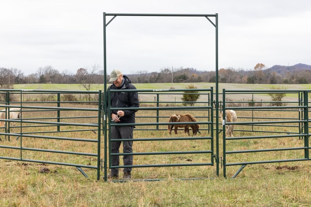 Panels & Walk Throughs - Behlen Country Pioneer Corral Panels - Behlen Country