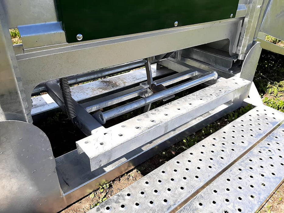 Sheep and Goat Handling Equipment - Lakeland Easy Klamp Sheep & Goat Handler - Lakeland Farm and Ranch