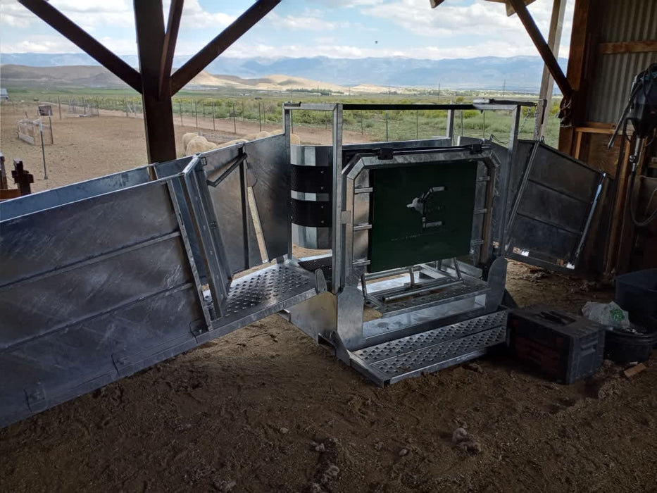 Sheep and Goat Handling Equipment - Lakeland Easy Klamp Sheep & Goat Handler - Lakeland Farm and Ranch