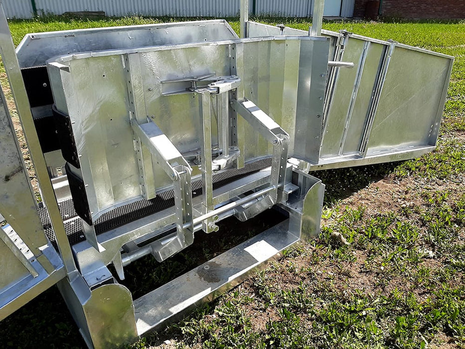 Sheep and Goat Handling Equipment - Lakeland Easy Klamp Sheep & Goat Handler - Lakeland Farm and Ranch