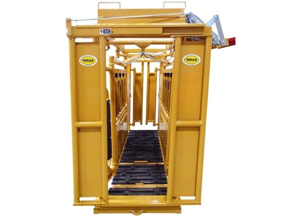 Cattle Chutes - Sioux Steel Squeeze Chute – Manual Head Gate - Sioux Steel