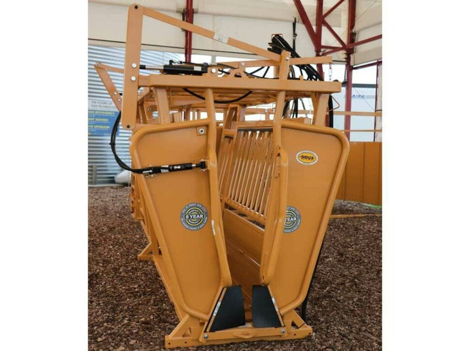 Cattle Chutes - Sioux Steel XL Hydraulic Squeeze Chute - Sioux Steel